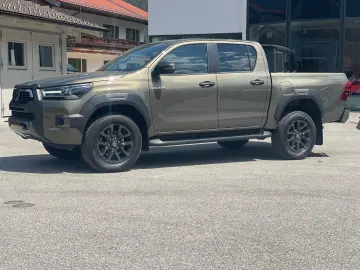 Hilux Double Cab Invincible 2.8  Automatik 4x4