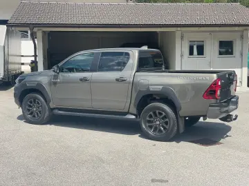 Hilux Double Cab Invincible 2.8  Automatik 4x4