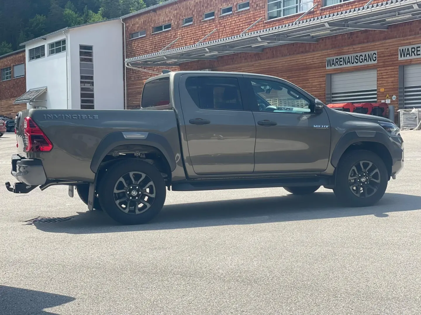 Hilux Double Cab Invincible 2.8  Automatik 4x4