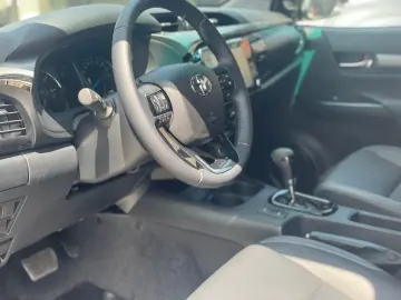 Hilux Double Cab Invincible 2.8  Automatik 4x4
