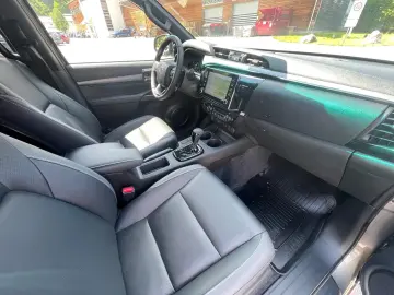 Hilux Double Cab Invincible 2.8  Automatik 4x4