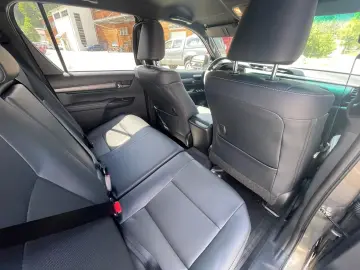 Hilux Double Cab Invincible 2.8  Automatik 4x4