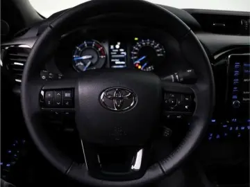 Hilux Double Cab Invincible 2.8  Automatik 4x4