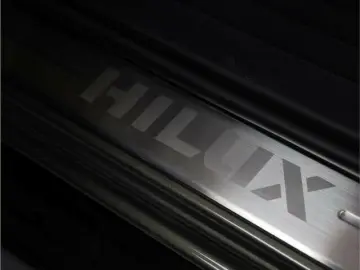 Hilux Double Cab Invincible 2.8  Automatik 4x4