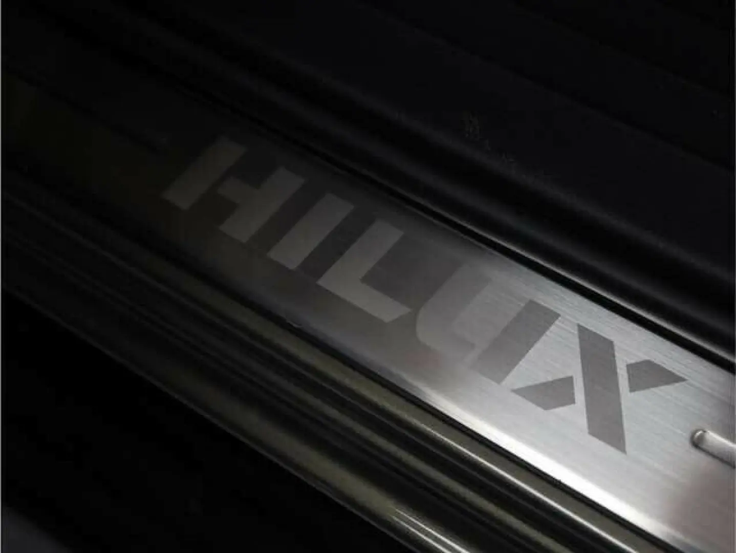 Hilux Double Cab Invincible 2.8  Automatik 4x4
