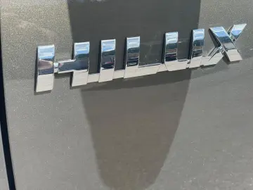 Hilux Double Cab Invincible 2.8  Automatik 4x4