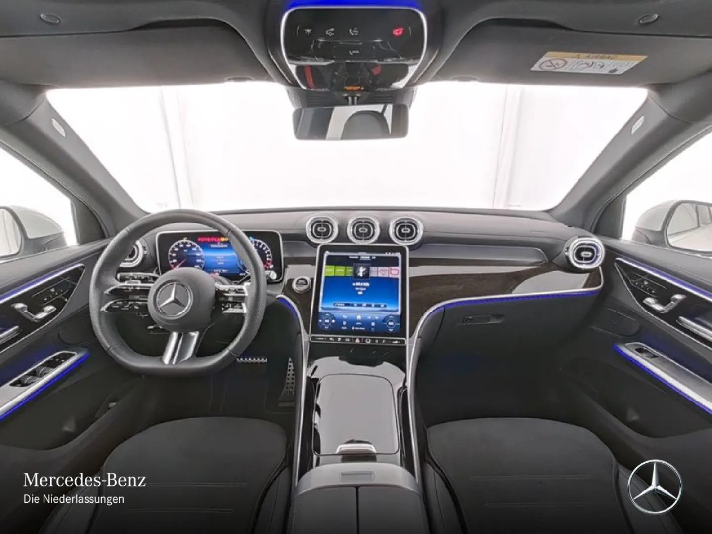 GLC 300 e 4M AMG Premium AHK PANO DIGITAL Distro