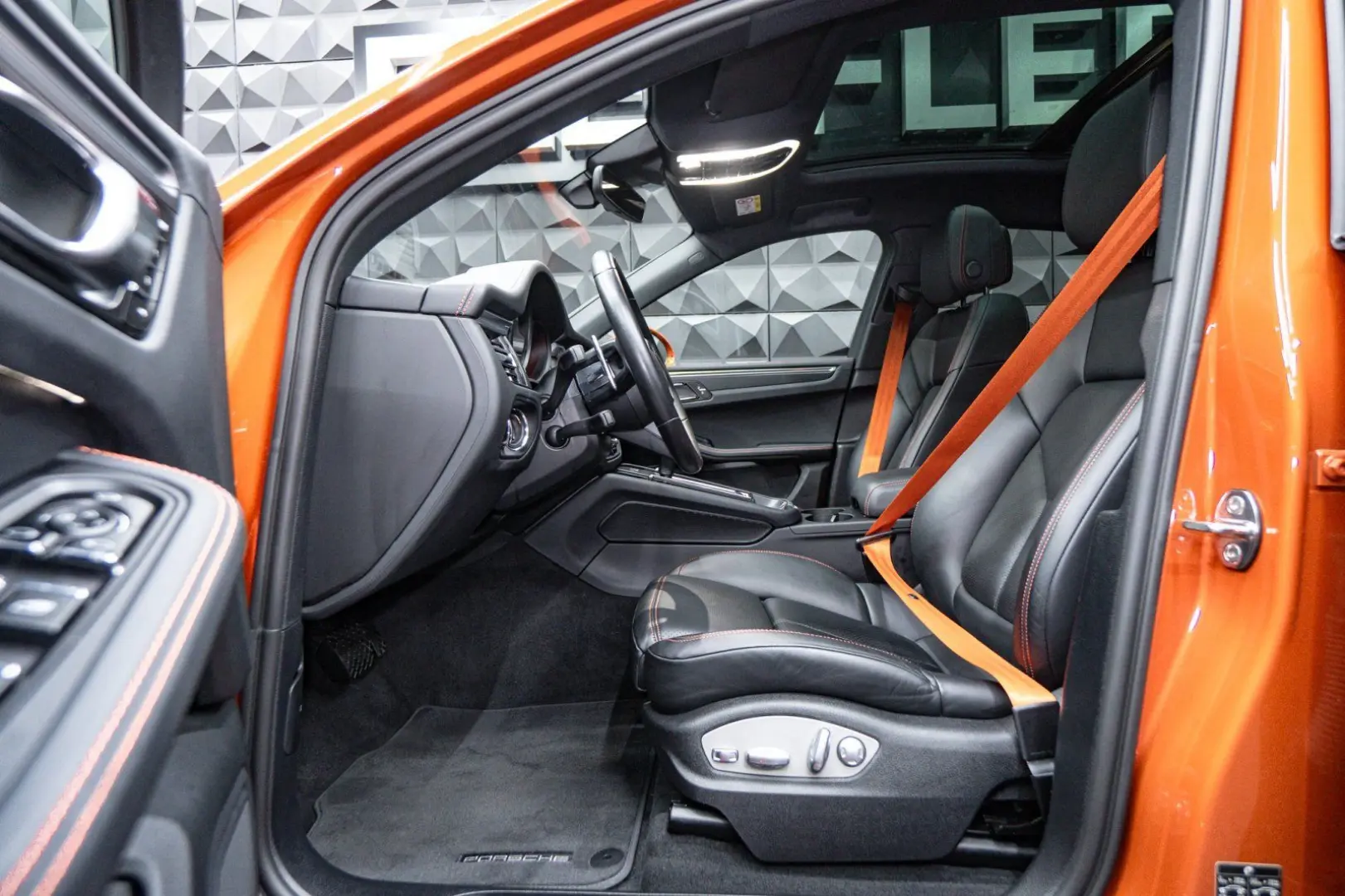 Macan 2.0T 14Wege Pano Chrono