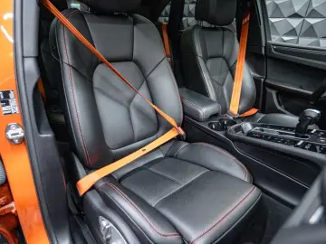 Macan 2.0T 14Wege Pano Chrono