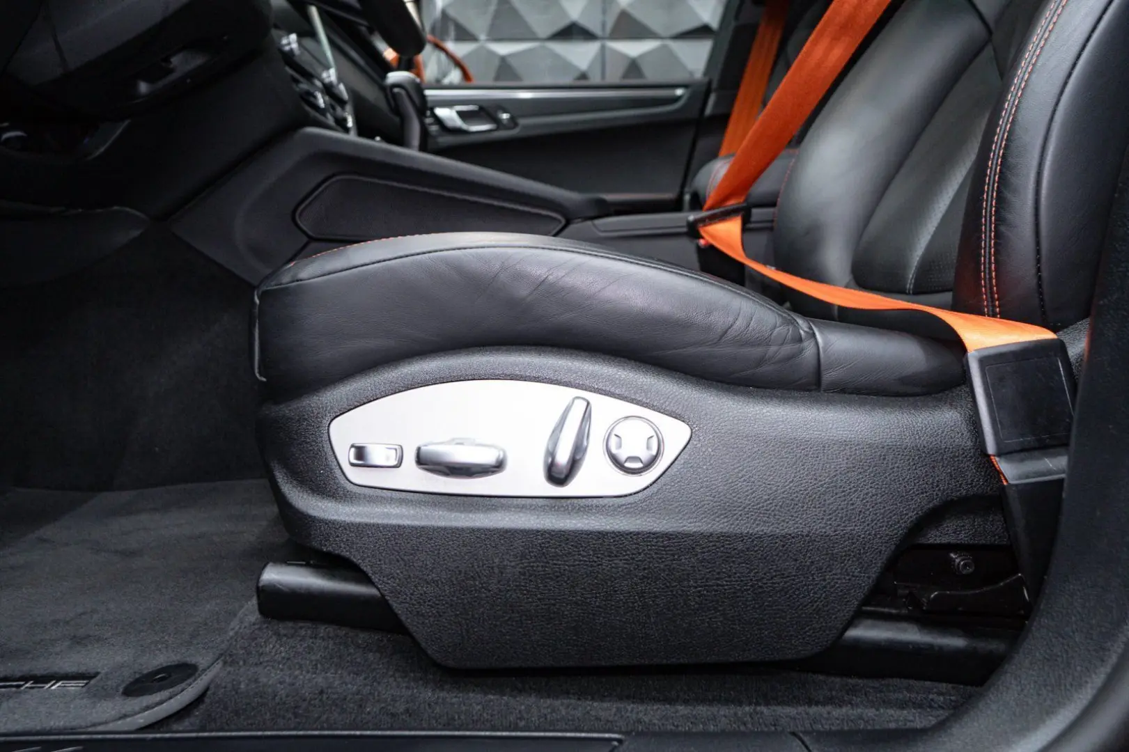 Macan 2.0T 14Wege Pano Chrono