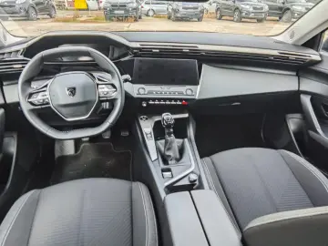 Peugeot 308  benzina, An 2023, 131 Cp