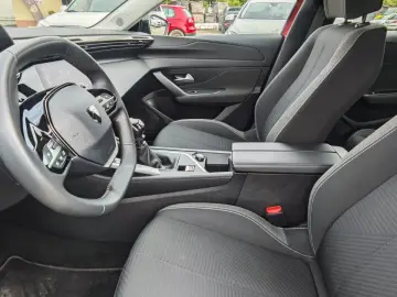 Peugeot 308  benzina, An 2023, 131 Cp