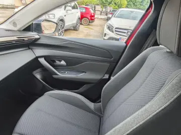 Peugeot 308  benzina, An 2023, 131 Cp