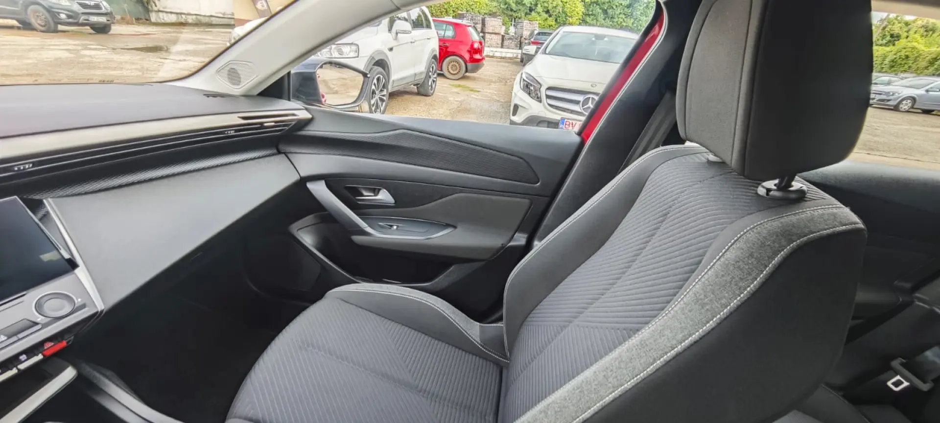 Peugeot 308  benzina, An 2023, 131 Cp