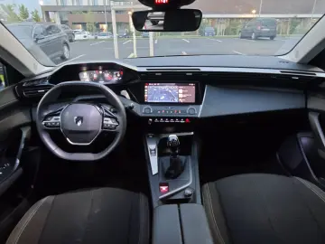 Peugeot 308  benzina, An 2023, 131 Cp