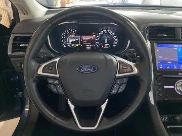 Mondeo Titanium LED Navi Standheiz ACC AHK R.Cam