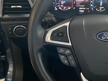 Mondeo Titanium LED Navi Standheiz ACC AHK R.Cam