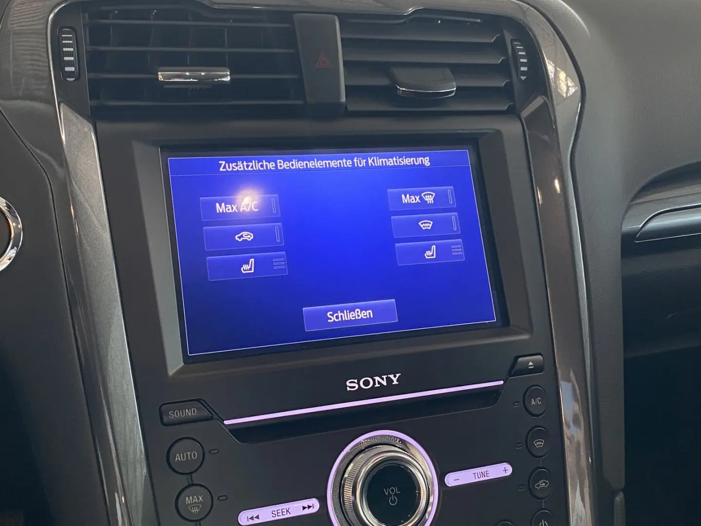Mondeo Titanium LED Navi Standheiz ACC AHK R.Cam