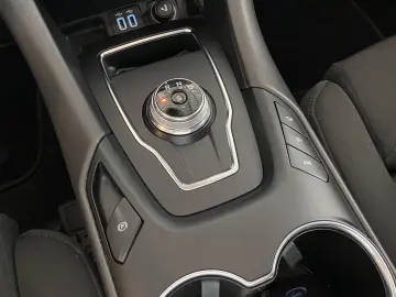 Mondeo Titanium LED Navi Standheiz ACC AHK R.Cam