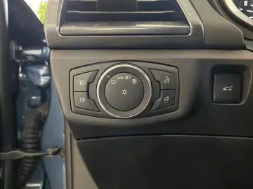 Mondeo Titanium LED Navi Standheiz ACC AHK R.Cam