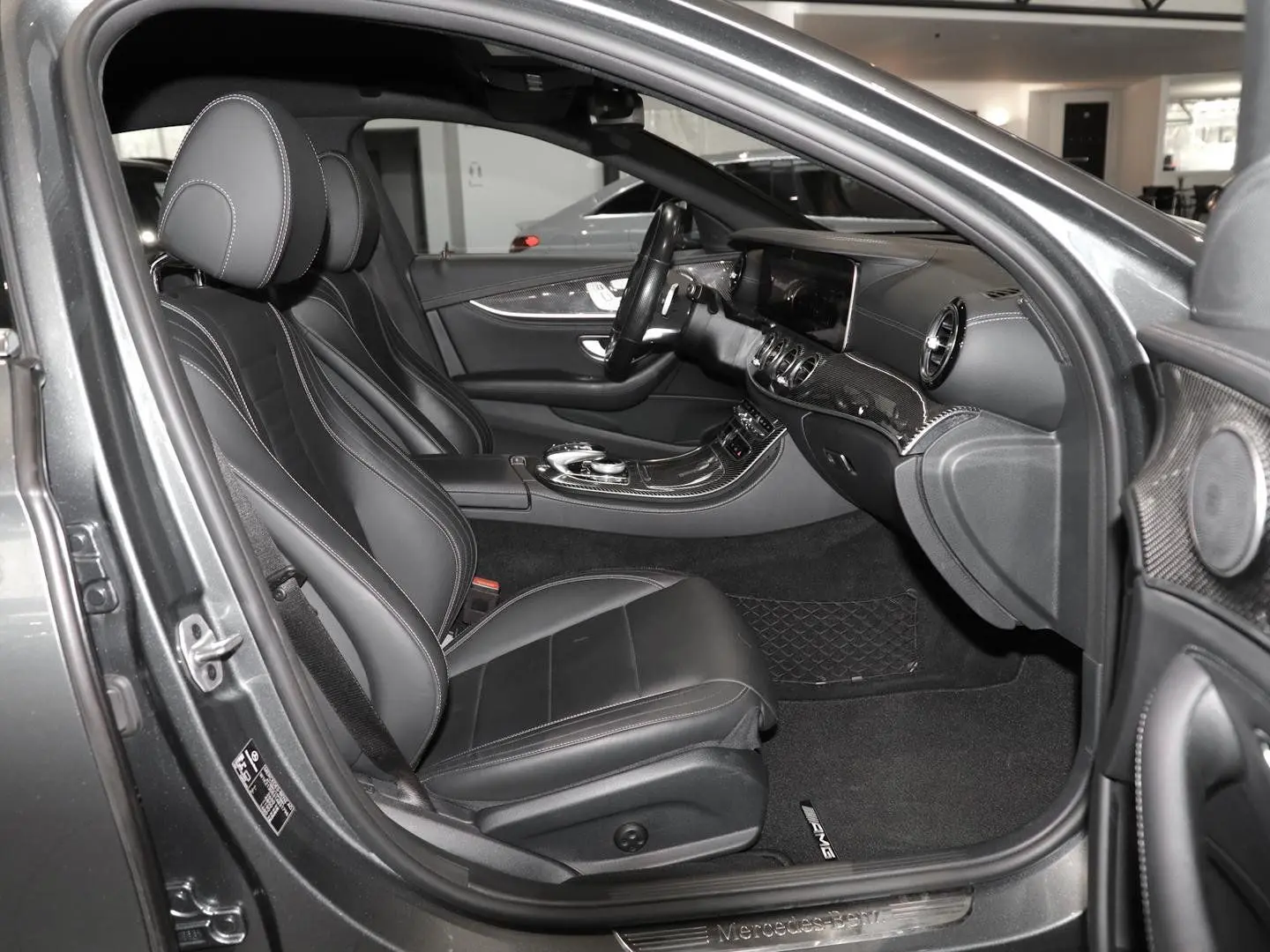 E 300 e AMG Distronic Multibeam Comand 360°-K.