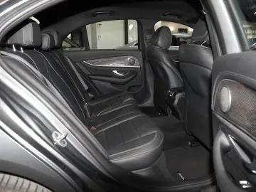 E 300 e AMG Distronic Multibeam Comand 360°-K.