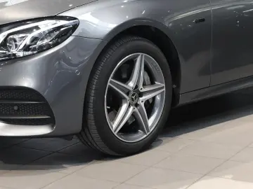 E 300 e AMG Distronic Multibeam Comand 360°-K.