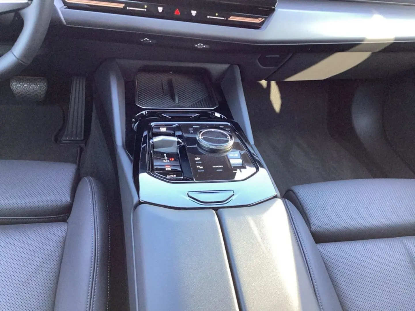520i Lim. LED NAVI HUD 360° MEMORY PDC H/K 18