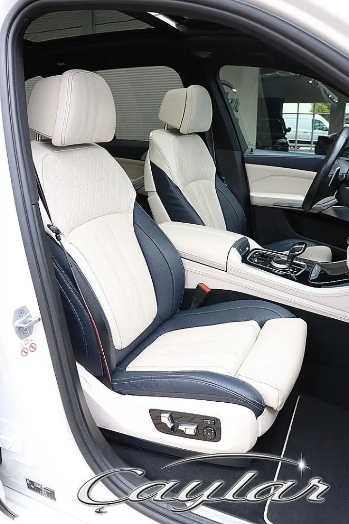 X5 45e M SPORT LASER BELÜFTET SKY LOUNGE B&W 22