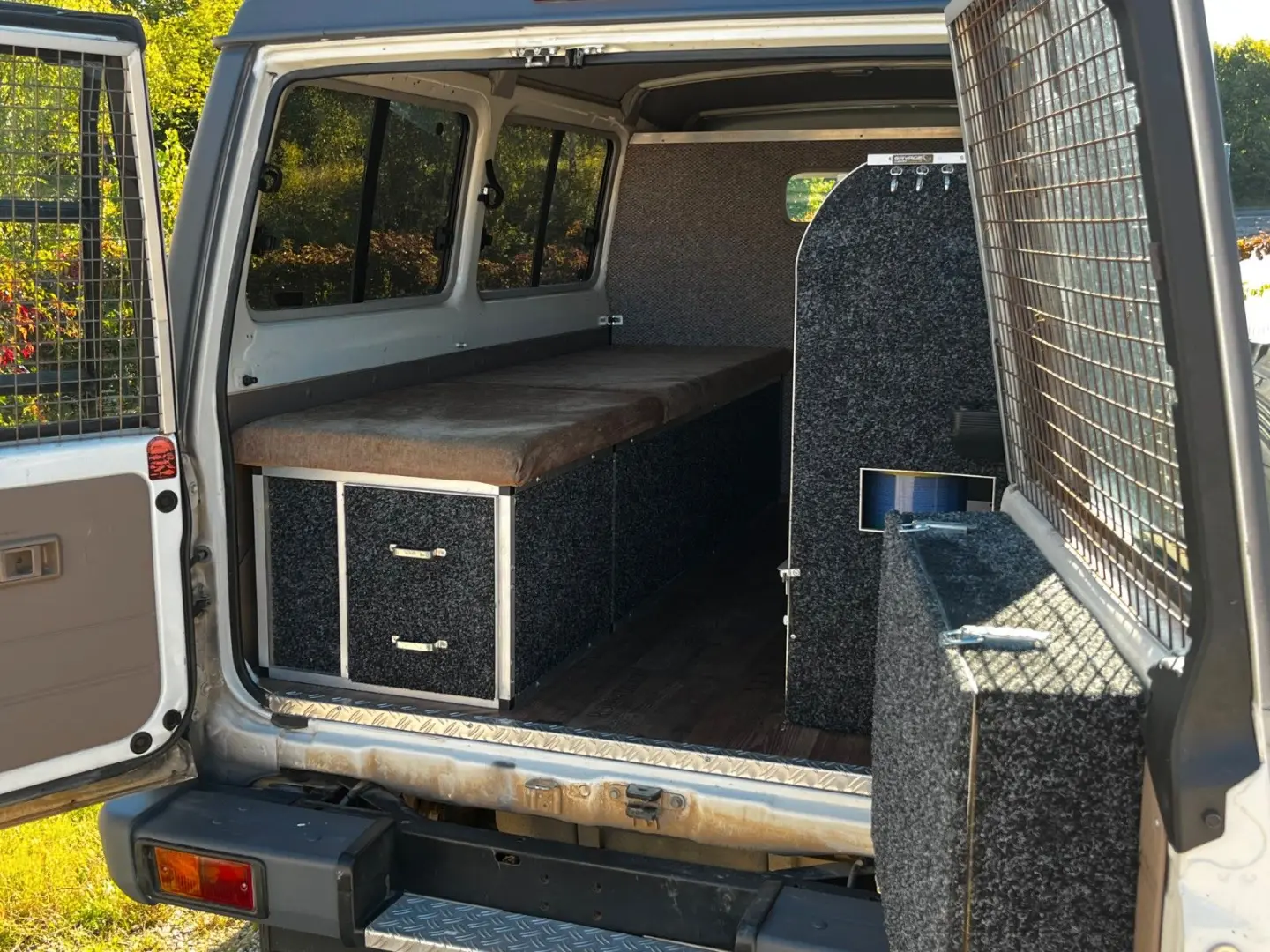Land Cruiser GRJ 78, TOP VÝBAVA, servis