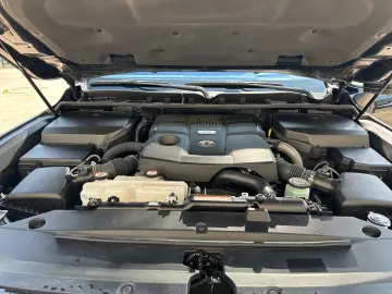 LAND CRUISER 300 4x4, COMBI VIN 466