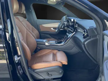 GLC 300 e AMG Leder*Distro*Kamera*LED*Virtual*18