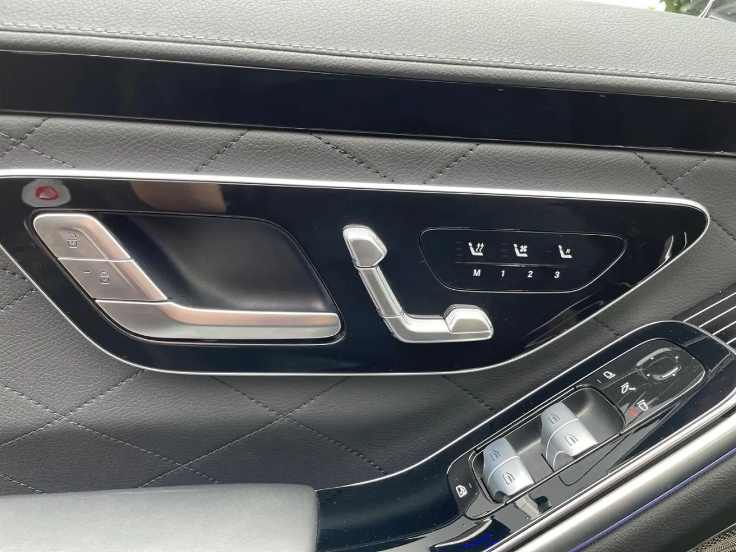 S 350 d 4M AMG+HINTERACHSLENKUNG+HUD+SITZKLIMA