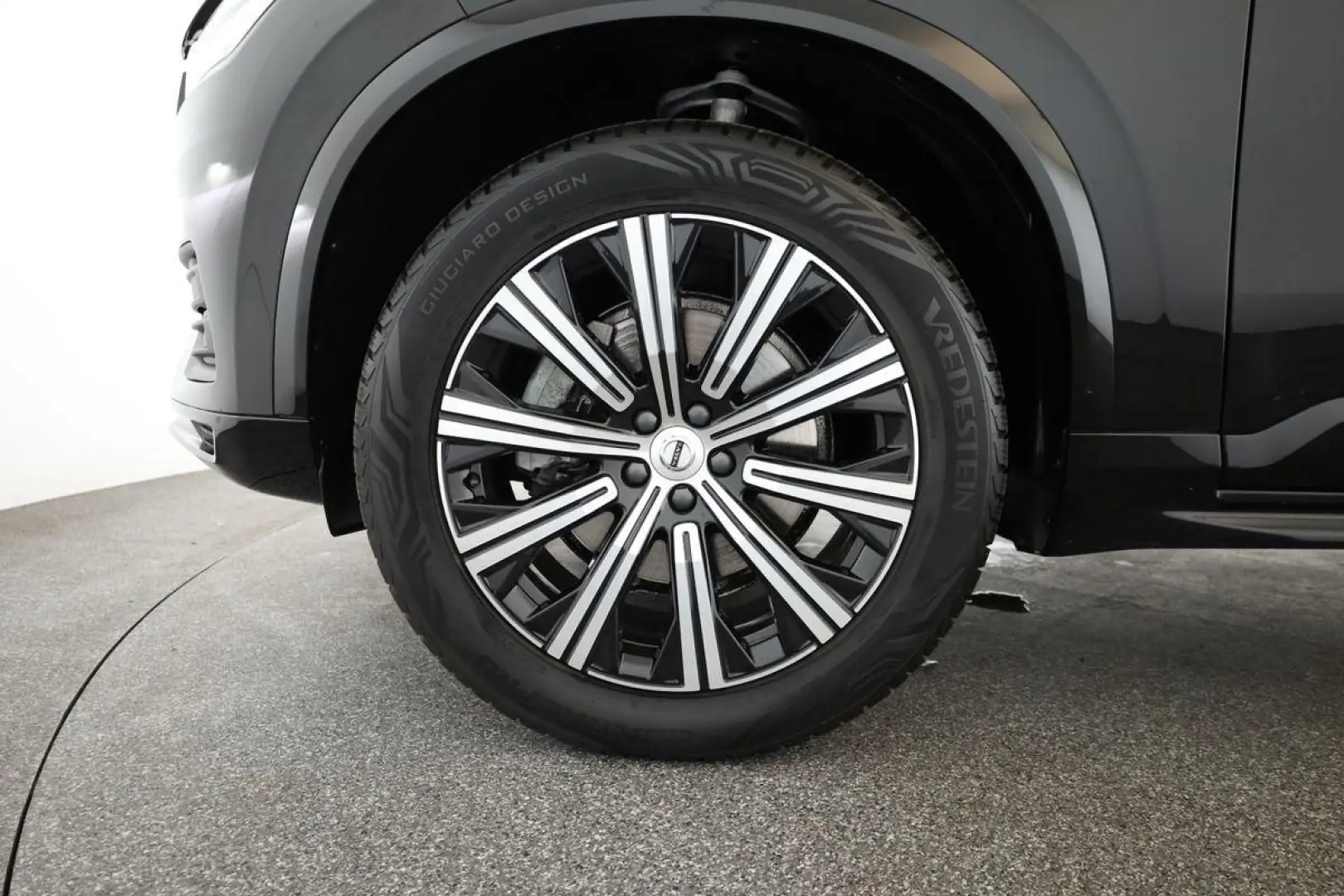 XC90 B5 AWD Core 7S LED Navi SHZ ACC Kam 20
