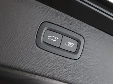 XC90 B5 AWD Core 7S LED Navi SHZ ACC Kam 20