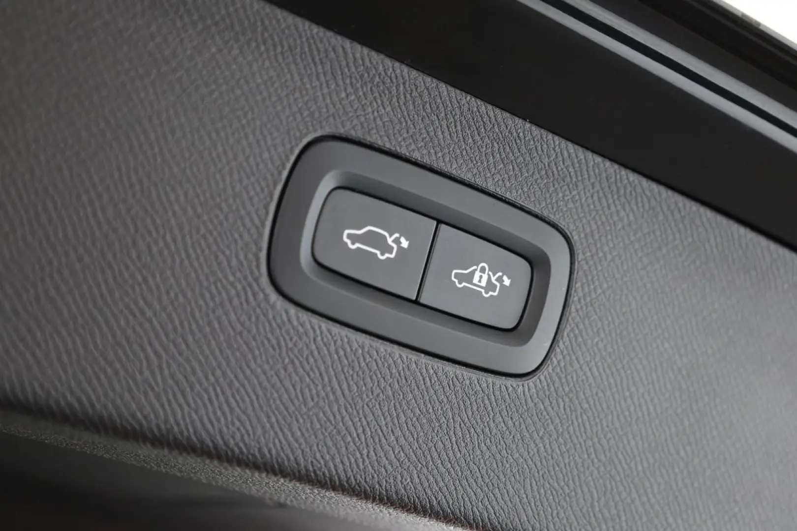 XC90 B5 AWD Core 7S LED Navi SHZ ACC Kam 20