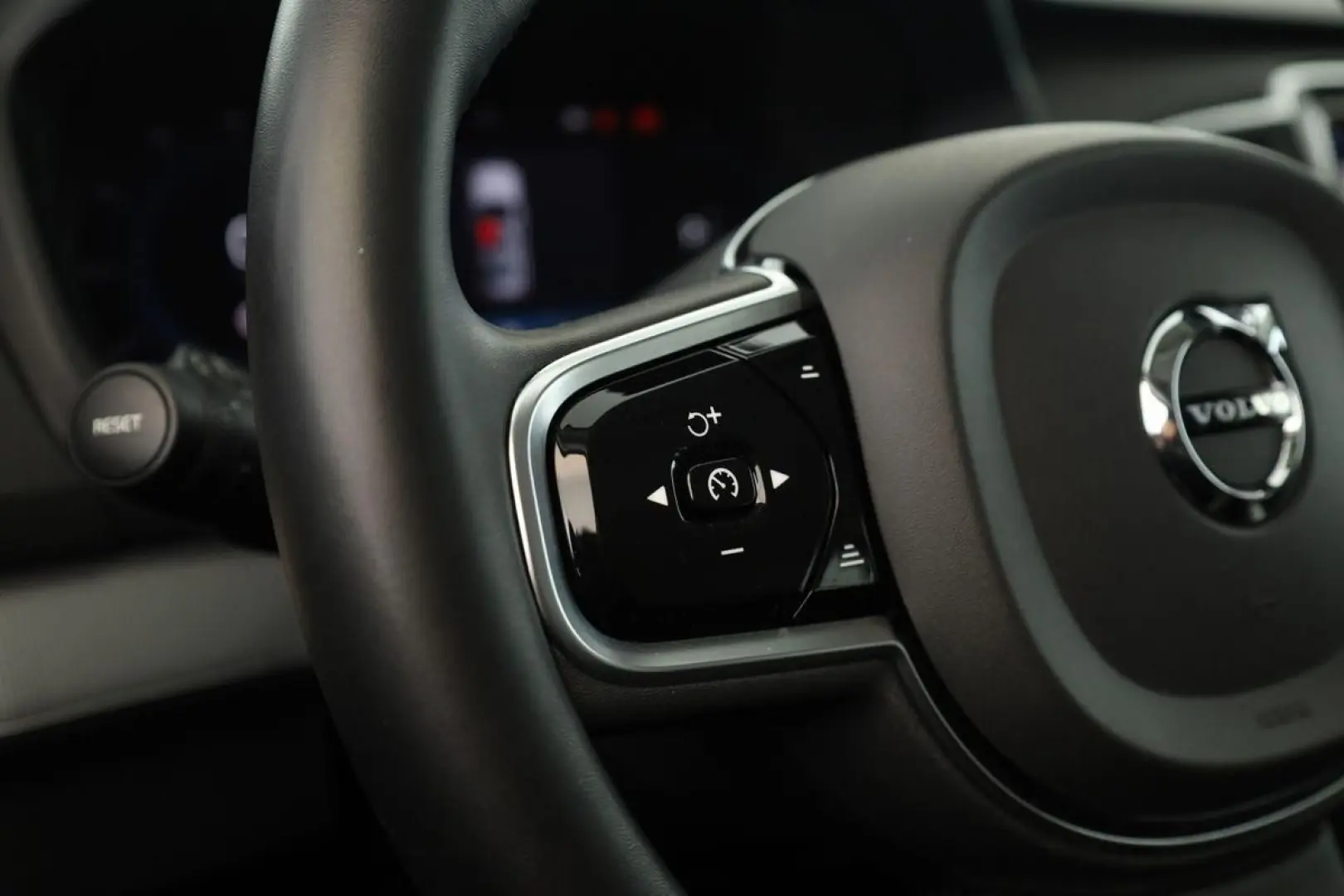 XC90 B5 AWD Core 7S LED Navi SHZ ACC Kam 20