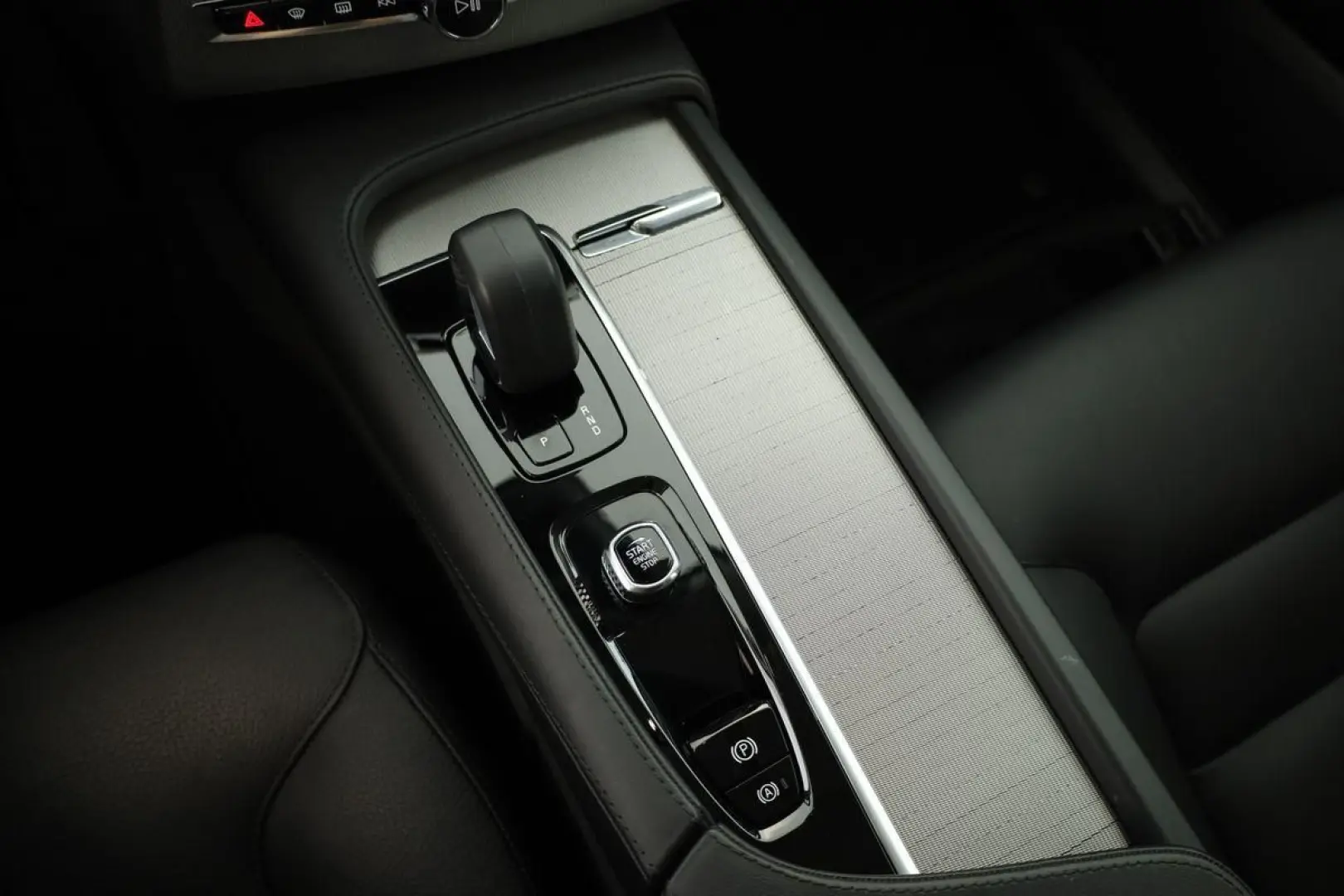 XC90 B5 AWD Core 7S LED Navi SHZ ACC Kam 20