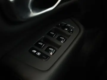XC90 B5 AWD Core 7S LED Navi SHZ ACC Kam 20