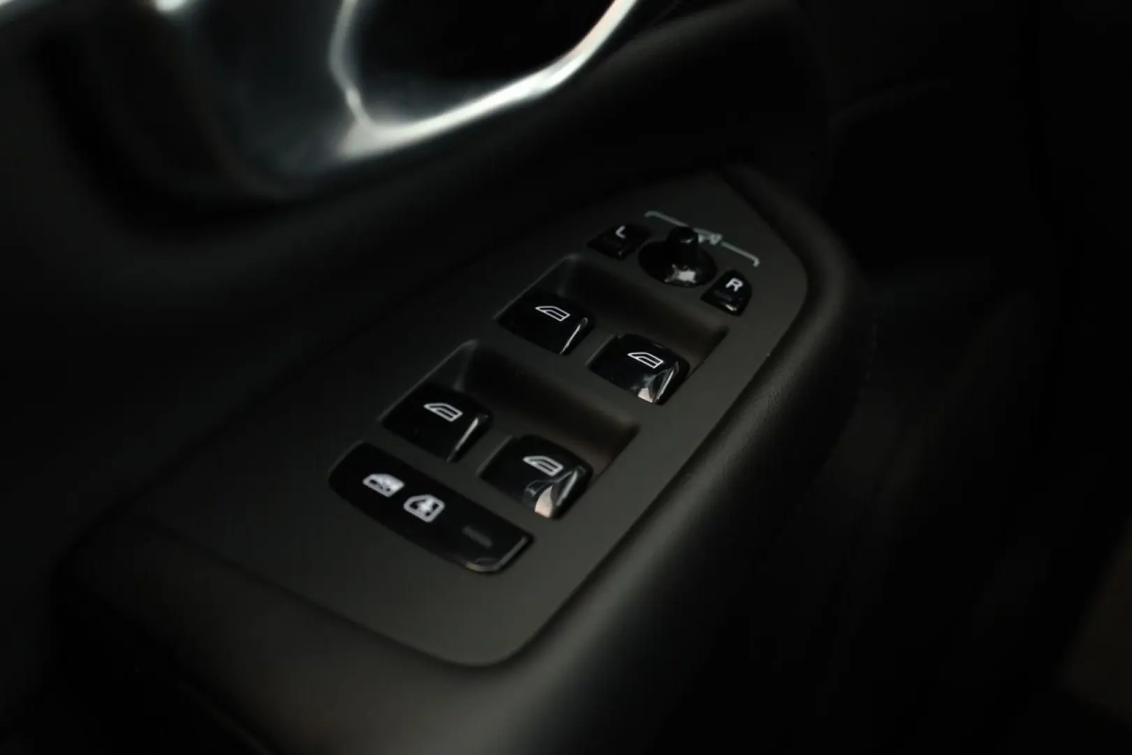 XC90 B5 AWD Core 7S LED Navi SHZ ACC Kam 20