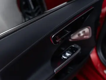 C 400 e AMG-LINE PANO*HUD*BURM*SPORTSITZ*AHK