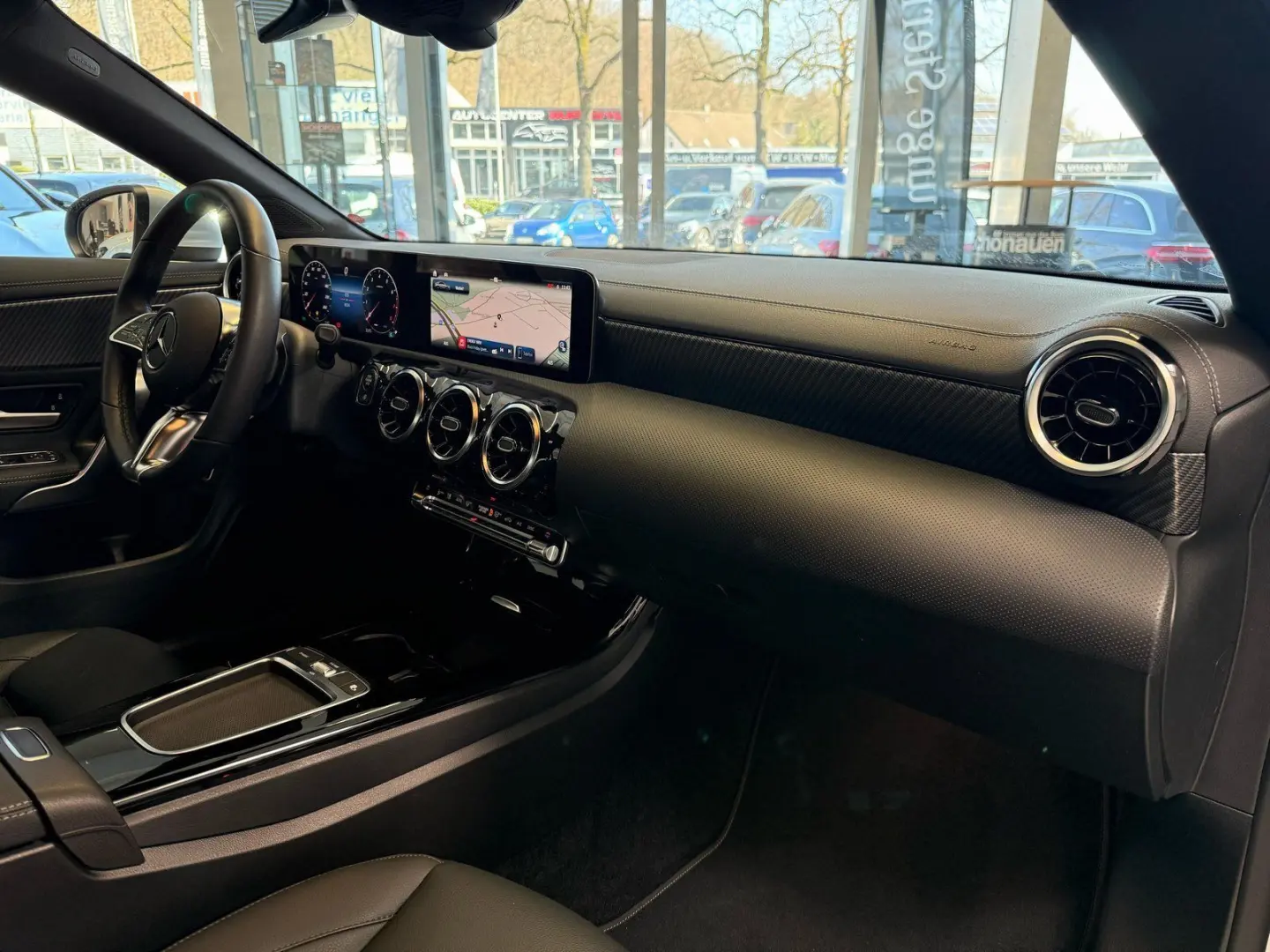 CLA 180 Progressive KAMERA+AHK+TOTW+LED+CARPLAY