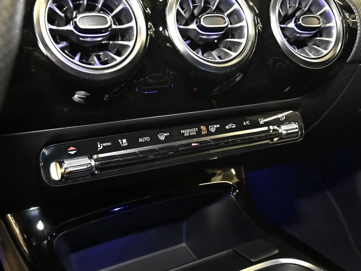 CLA 250 e SB AMG Line Night LED Kamera