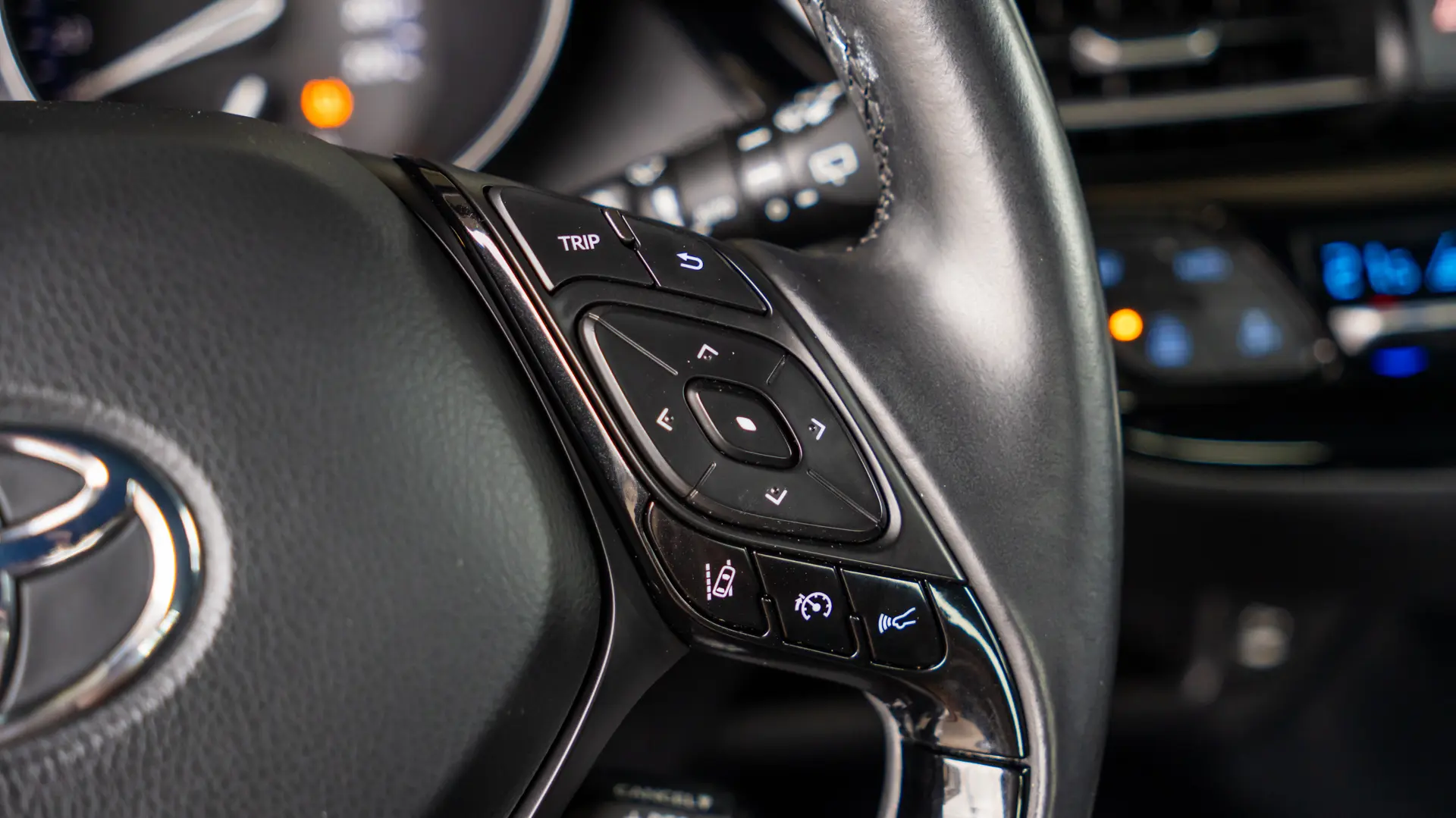 TOYOTA C-HR 1.8 HYBRID 2WD