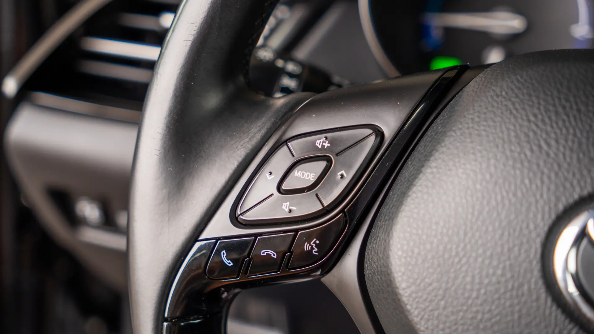 TOYOTA C-HR 1.8 HYBRID 2WD