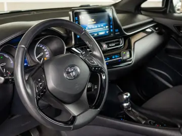 TOYOTA C-HR 1.8 HYBRID 2WD