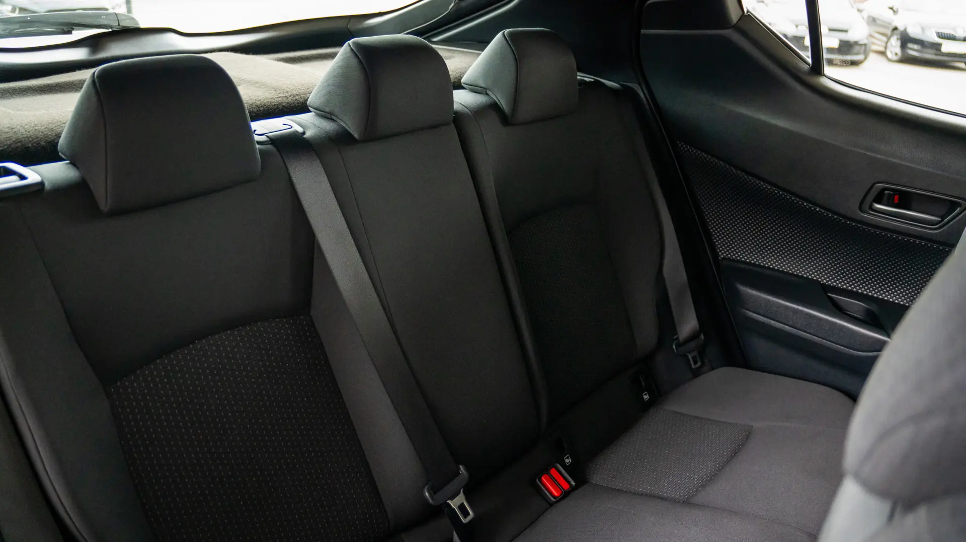 TOYOTA C-HR 1.8 HYBRID 2WD