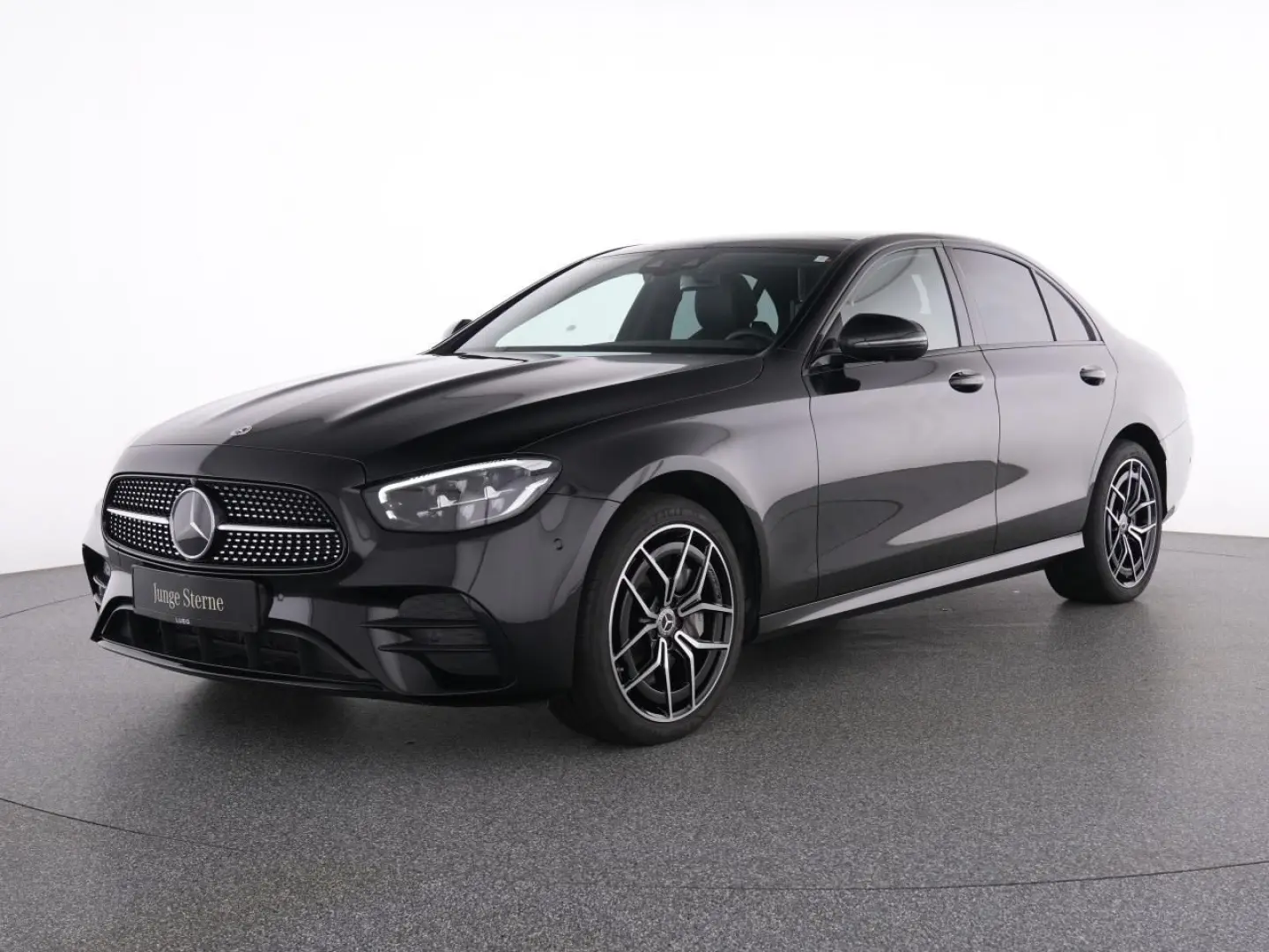 E 300 e 4M AMG+Pano+AHK+Sound+Dist+360+LED+Night