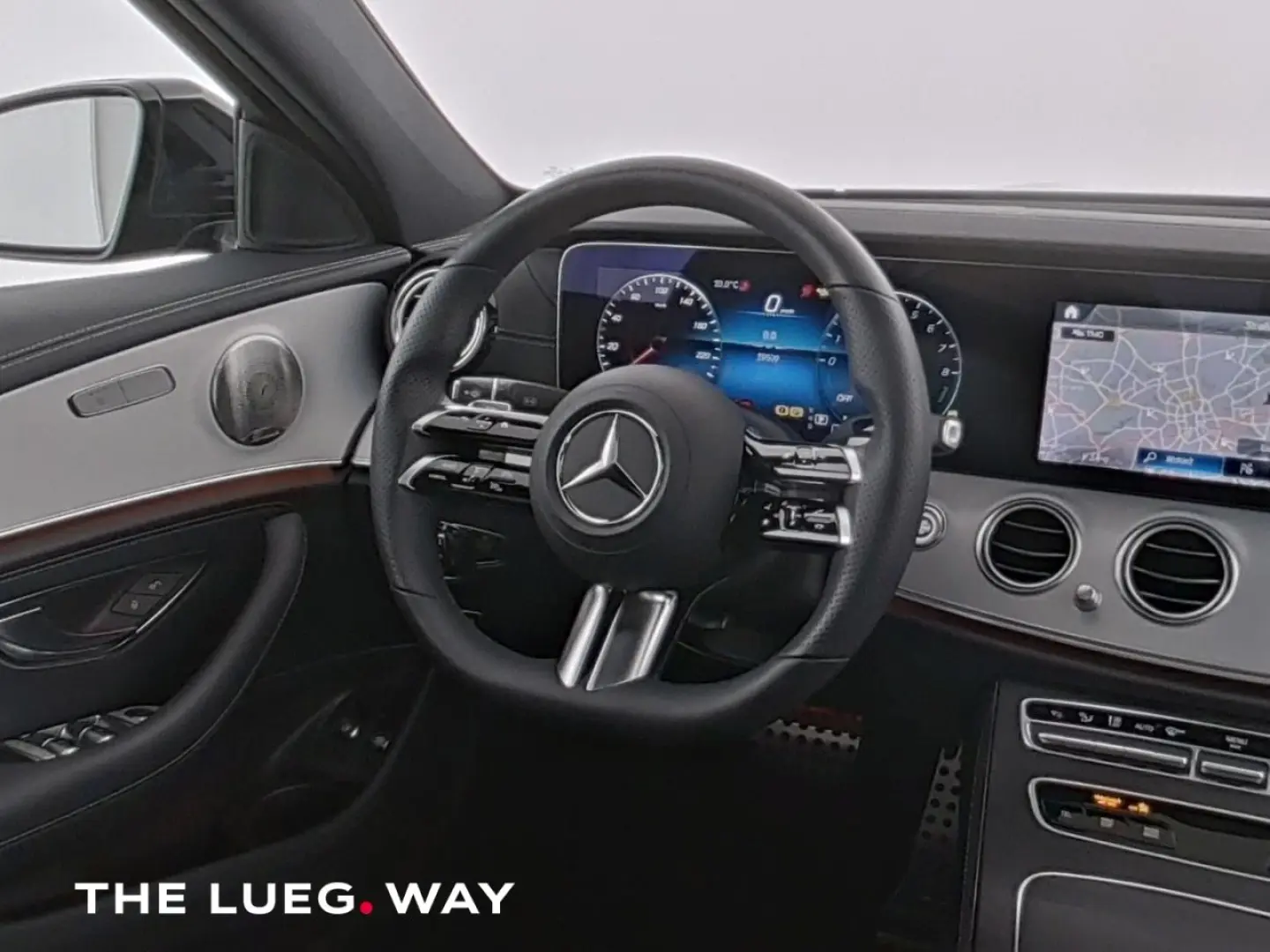 E 300 e 4M AMG+Pano+AHK+Sound+Dist+360+LED+Night