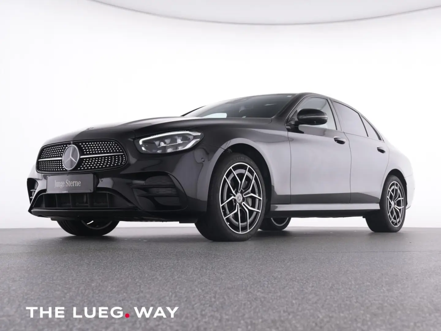 E 300 e 4M AMG+Pano+AHK+Sound+Dist+360+LED+Night